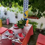 Yellow Fairy Tale Ferienhaus