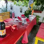 Yellow Fairy Tale Ferienhaus Visoko