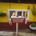 Ferienhaus Yellow Fairy Tale Visoko