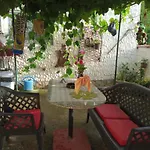 Yellow Fairy Tale Ferienhaus Visoko