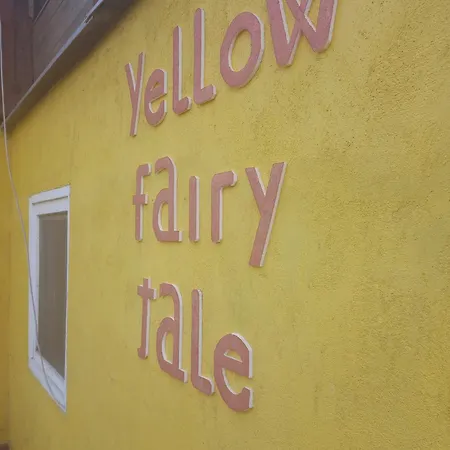 Semesterbostad Yellow Fairy Tale