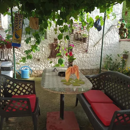 Yellow Fairy Tale Nyaraló Visoko