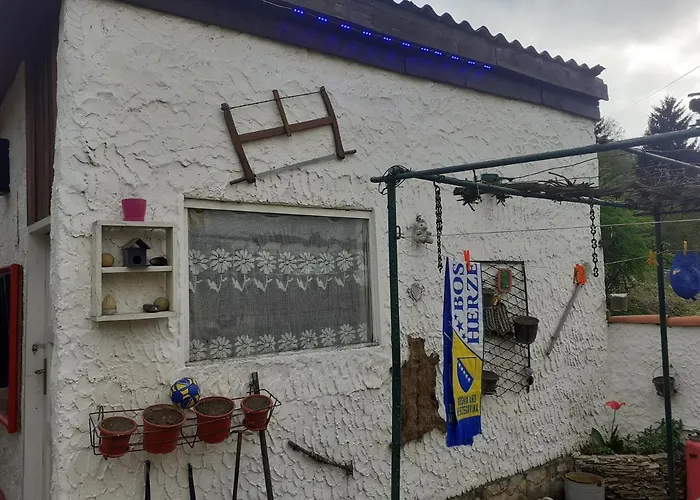 Yellow Fairy Tale Vikendica *