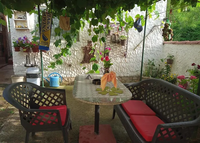 Yellow Fairy Tale Vikendica Visoko